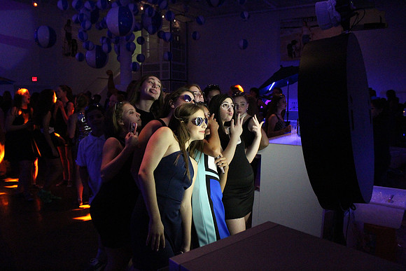 Elite Mirror Booth