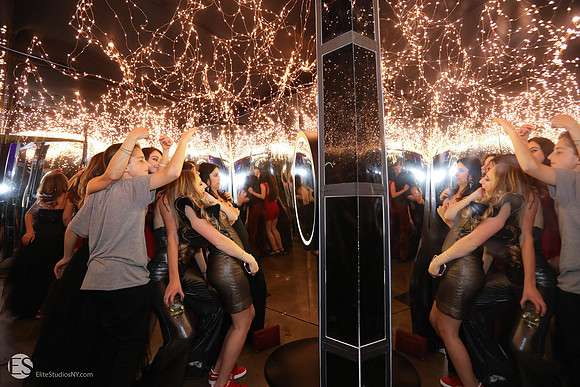 Mirror Booth in Mirror Booth